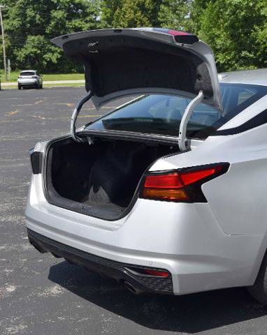 Used 2024 Nissan Altima 2.5 SR FWD image 10