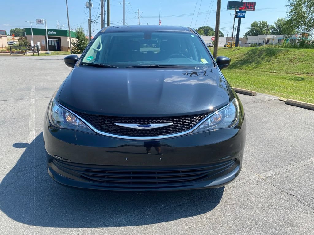 Used 2020 Chrysler Voyager LX FWD image 2