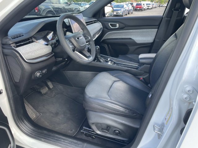 Used 2023 Jeep Compass Latitude w/ Sun and Sound Group AWD/4WD image 25