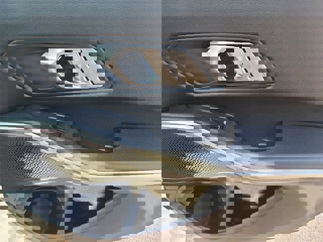 Used 2023 BMW 330i xDrive Sedan w/ Premium Package image 31