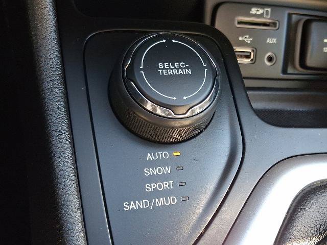 Used 2017 Jeep Cherokee Sport AWD/4WD image 21