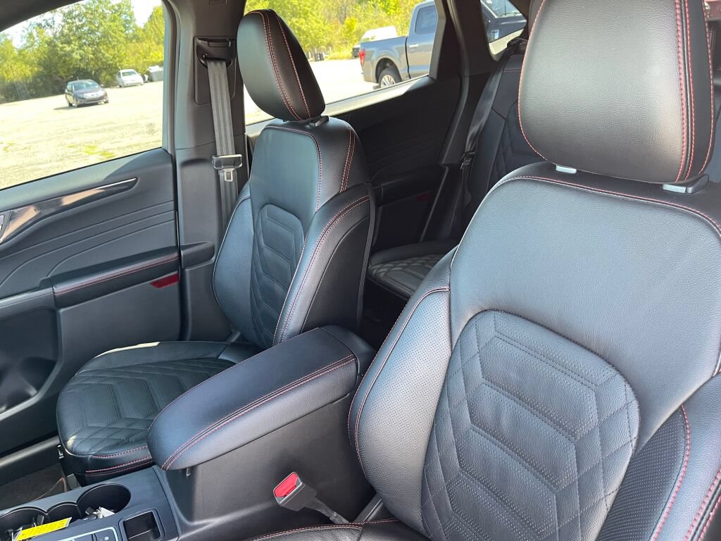 Certified 2023 Ford Escape ST-Line Elite w/ Premium Technology Package AWD/4WD image 6