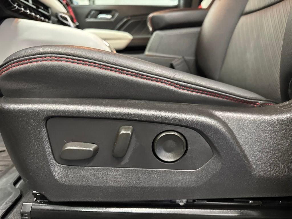 Used 2024 GMC Canyon AT4X image 32