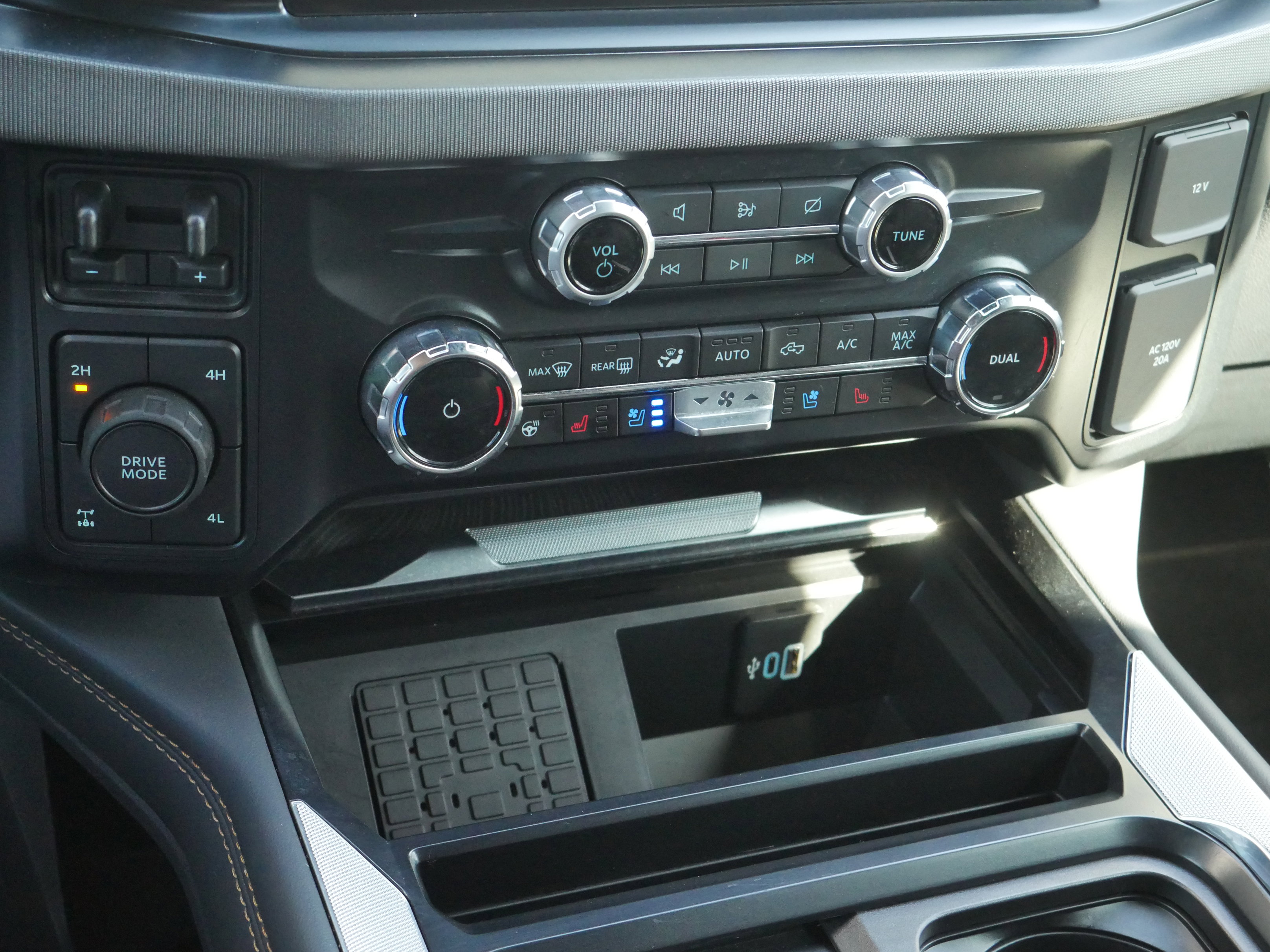 Certified 2023 Ford F350 Platinum AWD/4WD image 19
