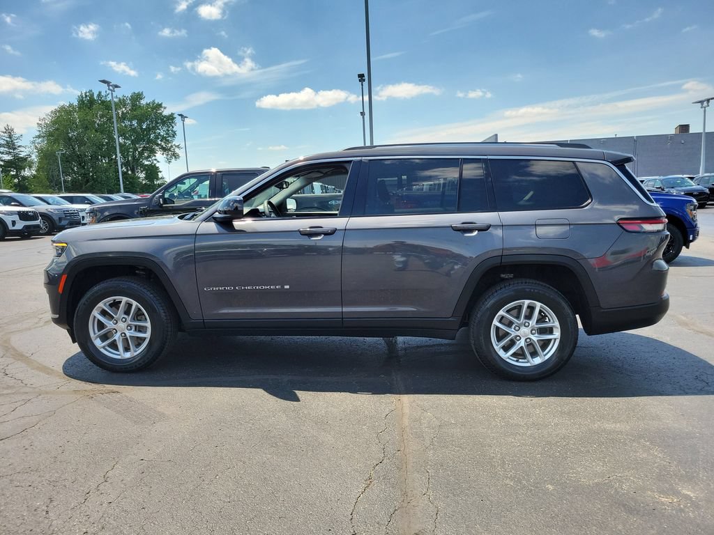 Used 2023 Jeep Grand Cherokee L Laredo AWD/4WD image 7
