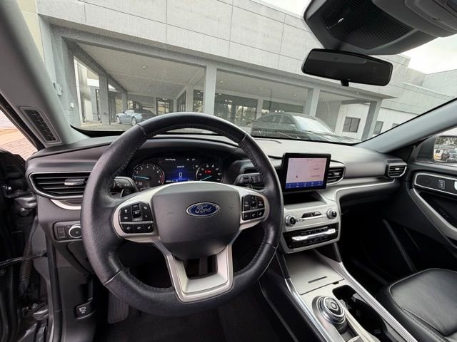 Certified 2021 Ford Explorer XLT w/ Equipment Group 202A image 10