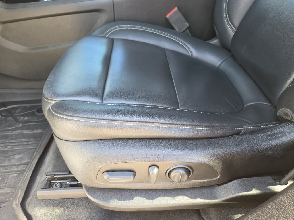 Used 2022 Chevrolet Traverse LT FWD image 23