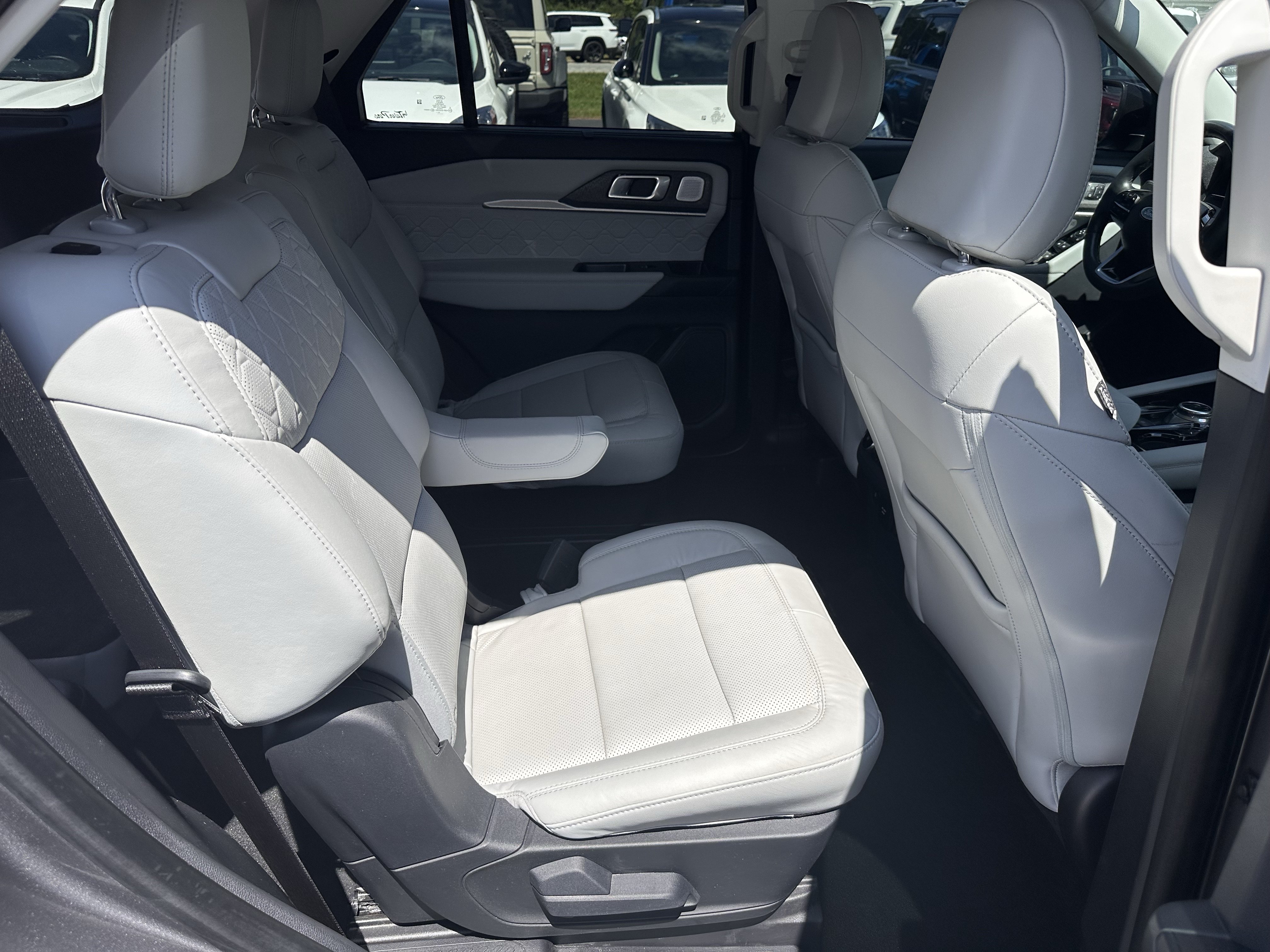 Certified 2025 Ford Explorer Platinum w/ Ultimate Package AWD/4WD image 16