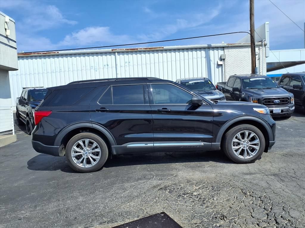 Certified 2023 Ford Explorer XLT w/ Equipment Group 202A AWD/4WD image 2