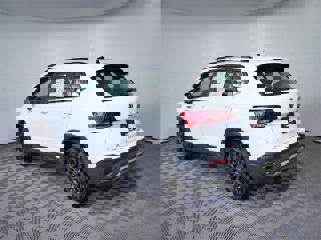 Used 2022 Volkswagen Taos S image 2