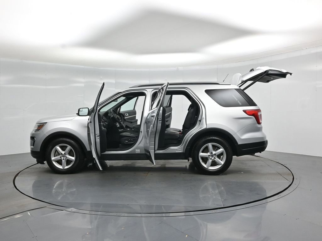 Certified 2018 Ford Explorer XLT w/ Equipment Group 202A image 60