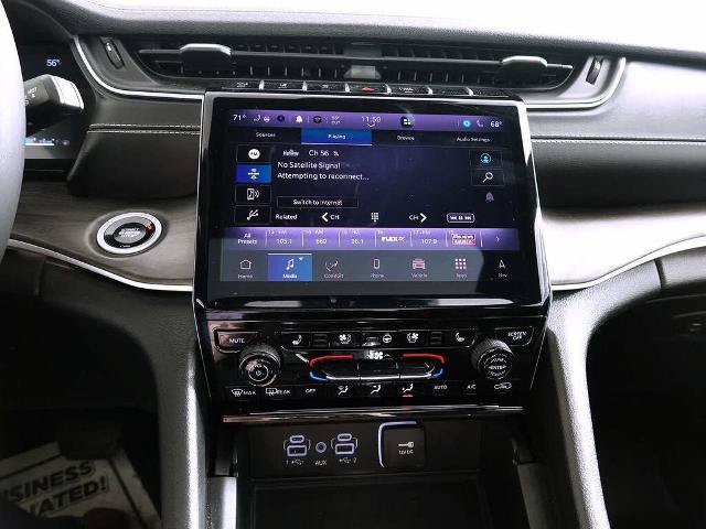 Used 2025 Jeep Grand Cherokee Limited w/ Luxury Tech Group II AWD/4WD image 23