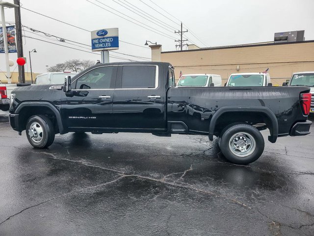 Used 2024 GMC Sierra 3500 Denali w/ Denali Reserve Package AWD/4WD image 4