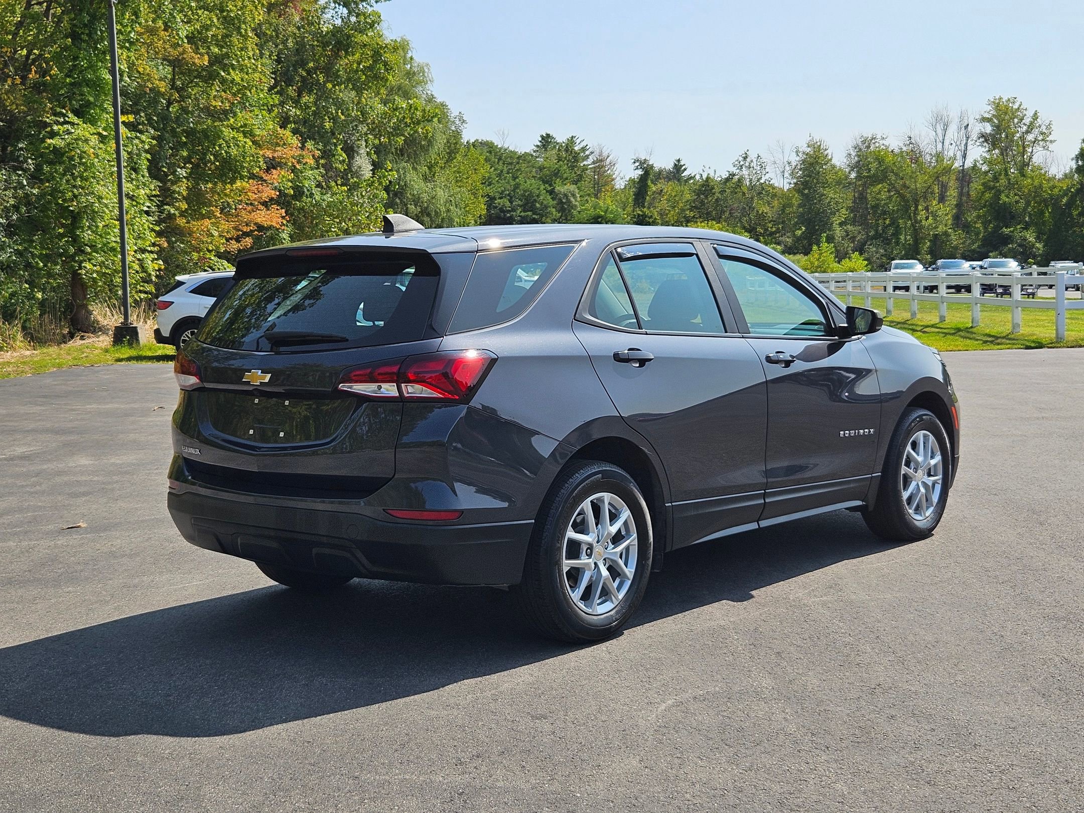 Used 2022 Chevrolet Equinox LS image 3