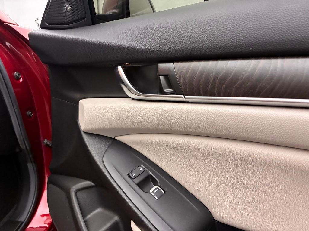 Used 2021 Honda Accord Touring image 31