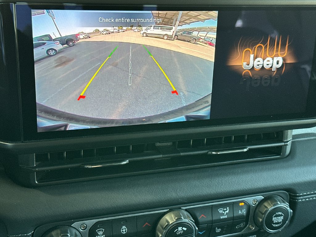 Used 2025 Jeep Wrangler Unlimited Sahara AWD/4WD image 17