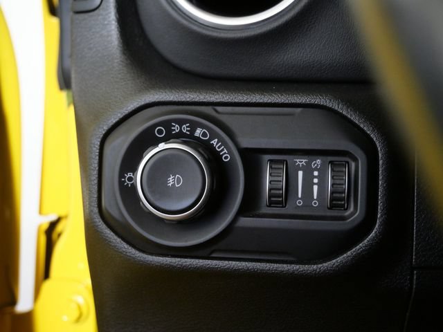 Used 2019 Jeep Wrangler Unlimited Sahara w/ Uconnect 4C Nav & Sound Group AWD/4WD image 30