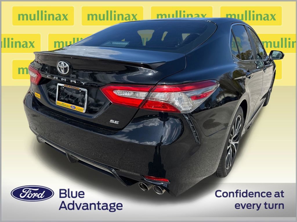 Used 2018 Toyota Camry SE image 3