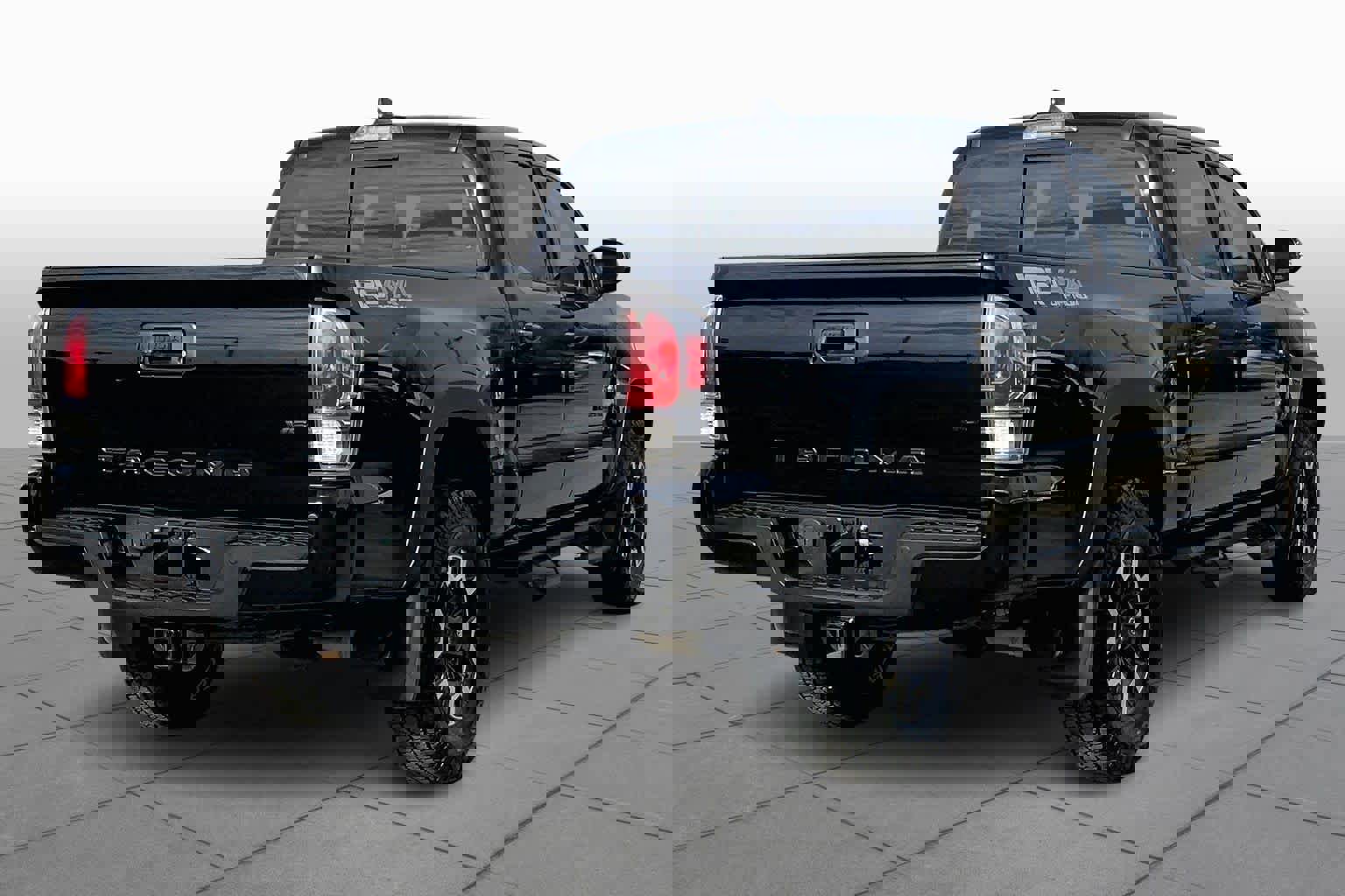 Used 2021 Toyota Tacoma TRD Off-Road w/ Technology Package image 4