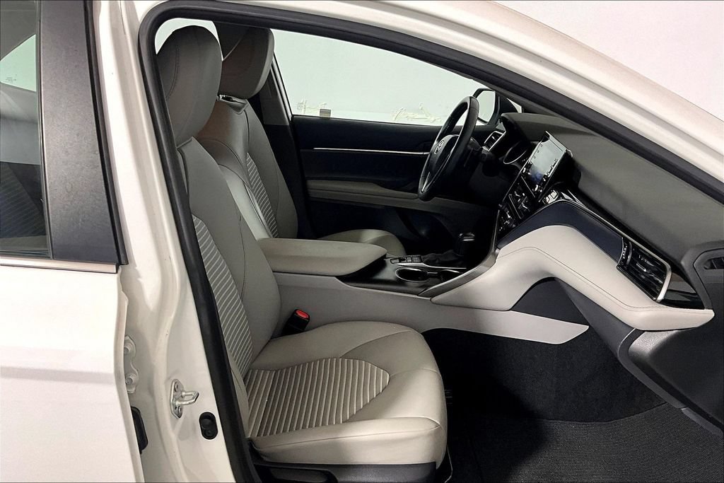 Used 2024 Toyota Camry SE FWD image 6