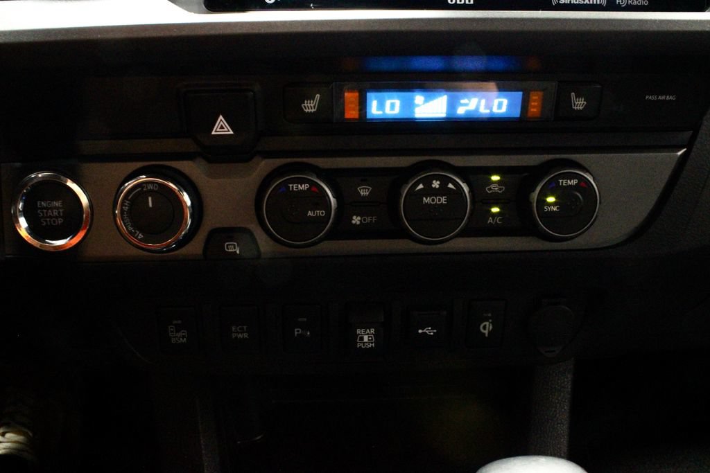 Used 2022 Toyota Tacoma TRD Sport w/ TRD Premium Sport Package AWD/4WD image 31