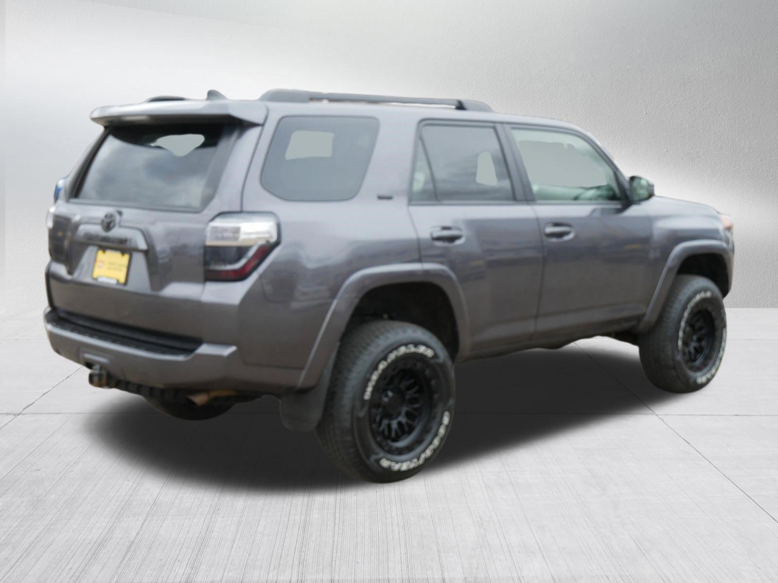 Used 2022 Toyota 4Runner SR5 AWD/4WD image 5