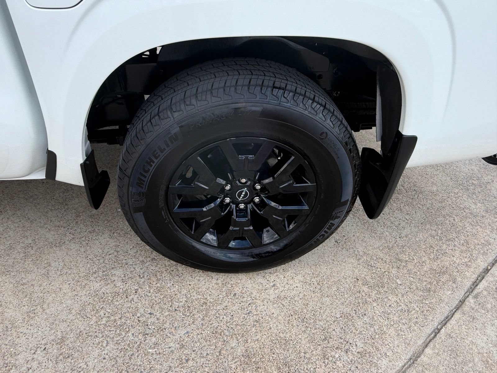 Used 2026 Nissan Frontier SV w/ Tow Package RWD image 9