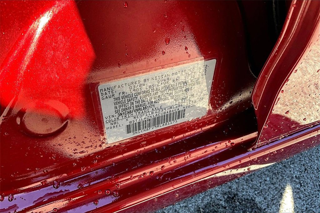 Used 2024 Nissan Versa SR w/ Trunk Package image 31