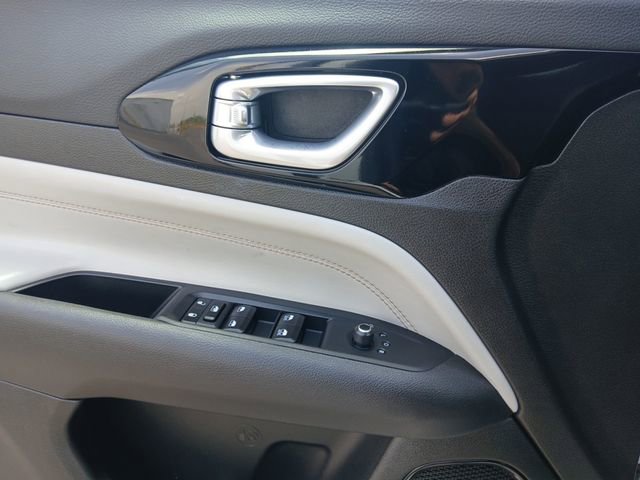 Used 2025 Jeep Compass Limited AWD/4WD image 17