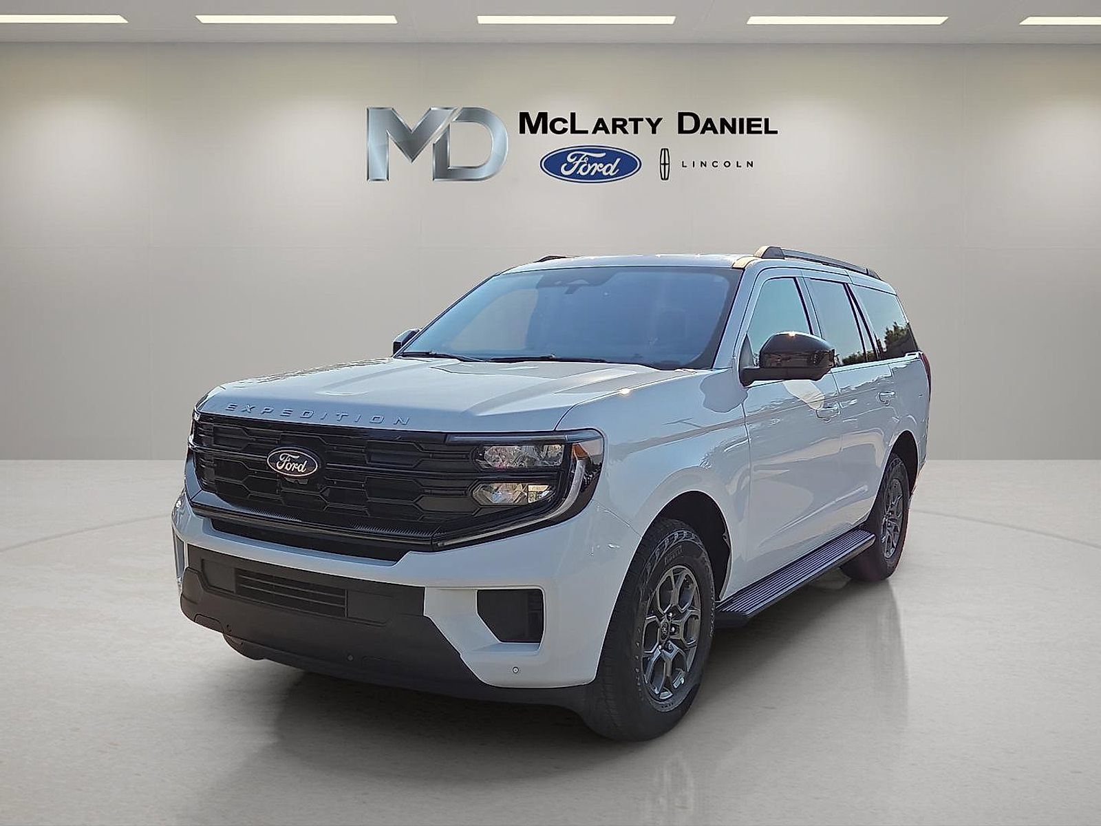 Certified 2025 Ford Expedition Active AWD/4WD image 2