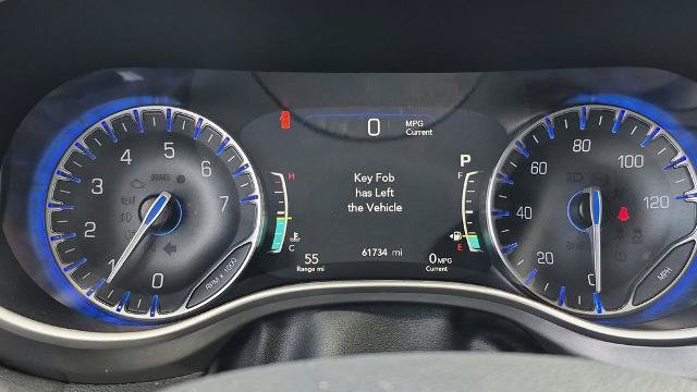 Used 2024 Chrysler Pacifica Touring-L FWD image 17