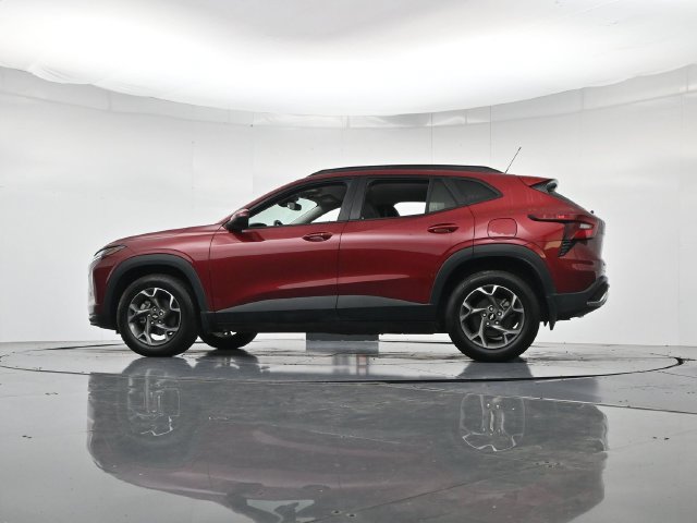 Used 2025 Chevrolet Trax LT w/ LT Convenience Package FWD image 39