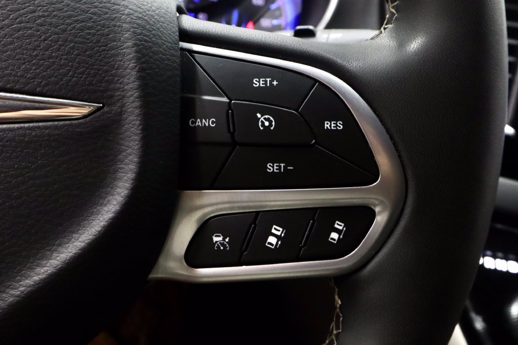 Used 2023 Chrysler Pacifica Touring-L FWD image 30