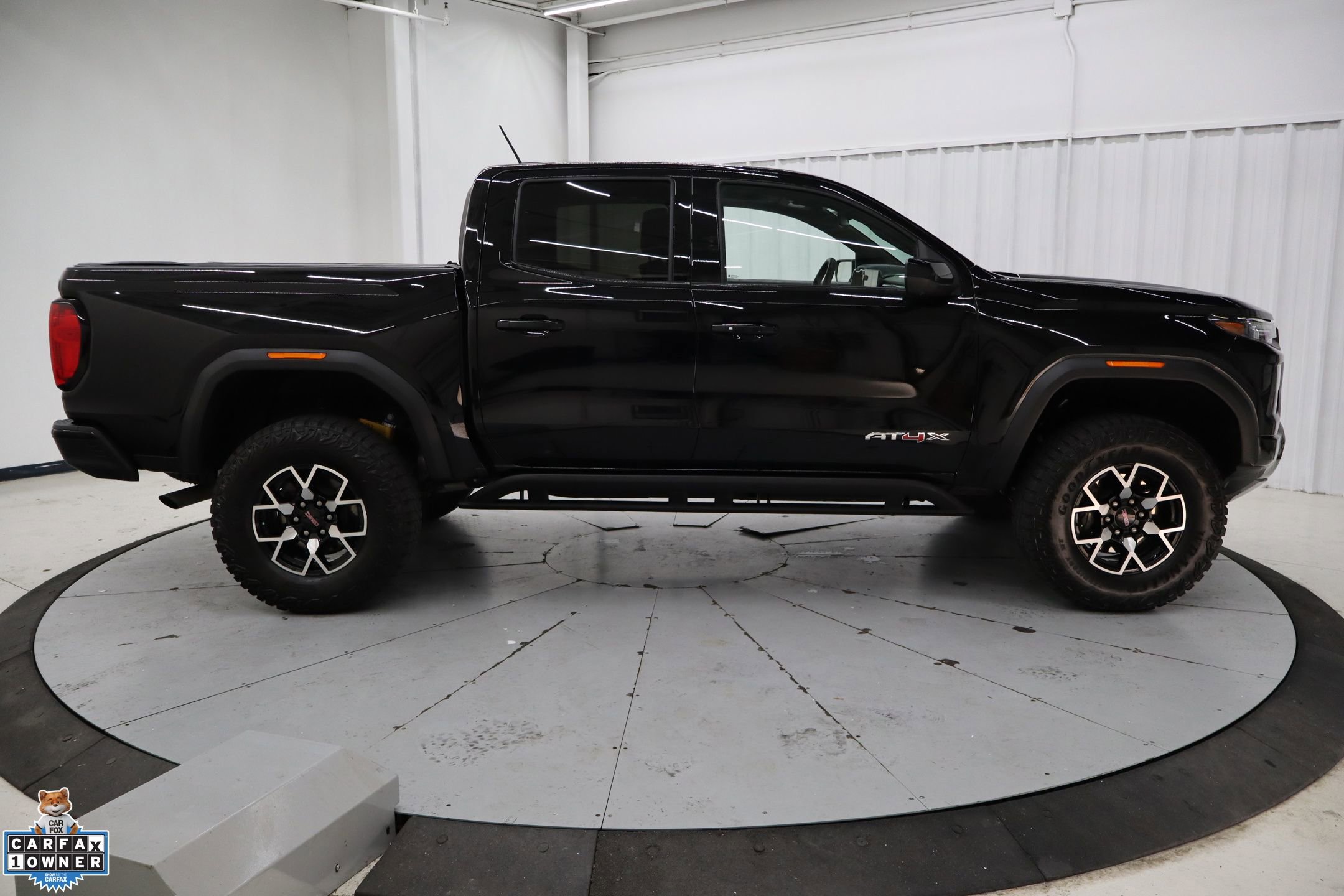 Used 2024 GMC Canyon AT4X AWD/4WD image 2