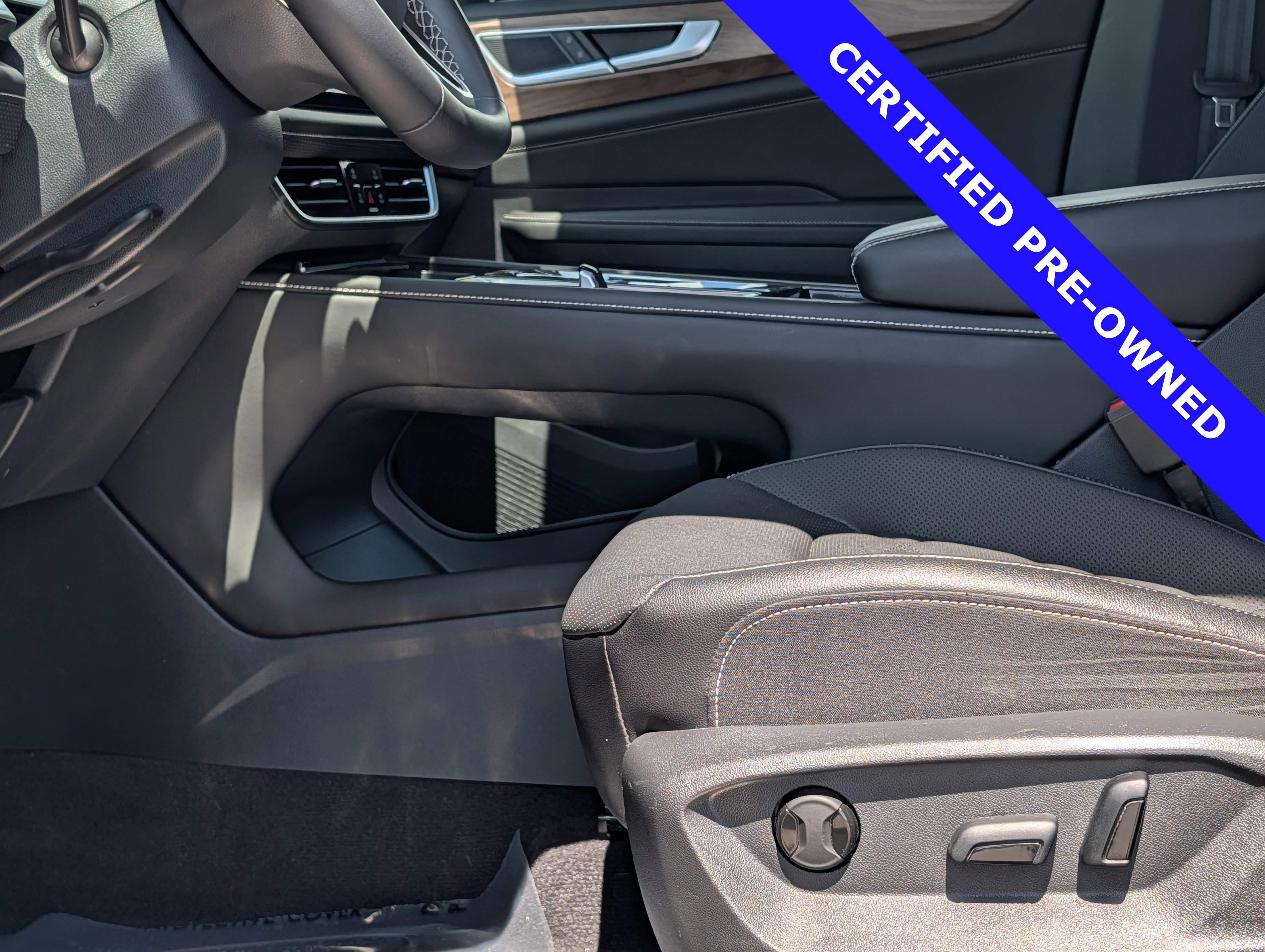 Used 2024 Volkswagen Atlas SE FWD image 24