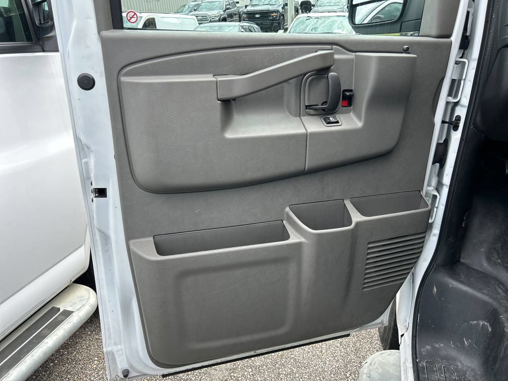 Used 2025 GMC Savana 2500 w/ Driver Convenience Package RWD image 9