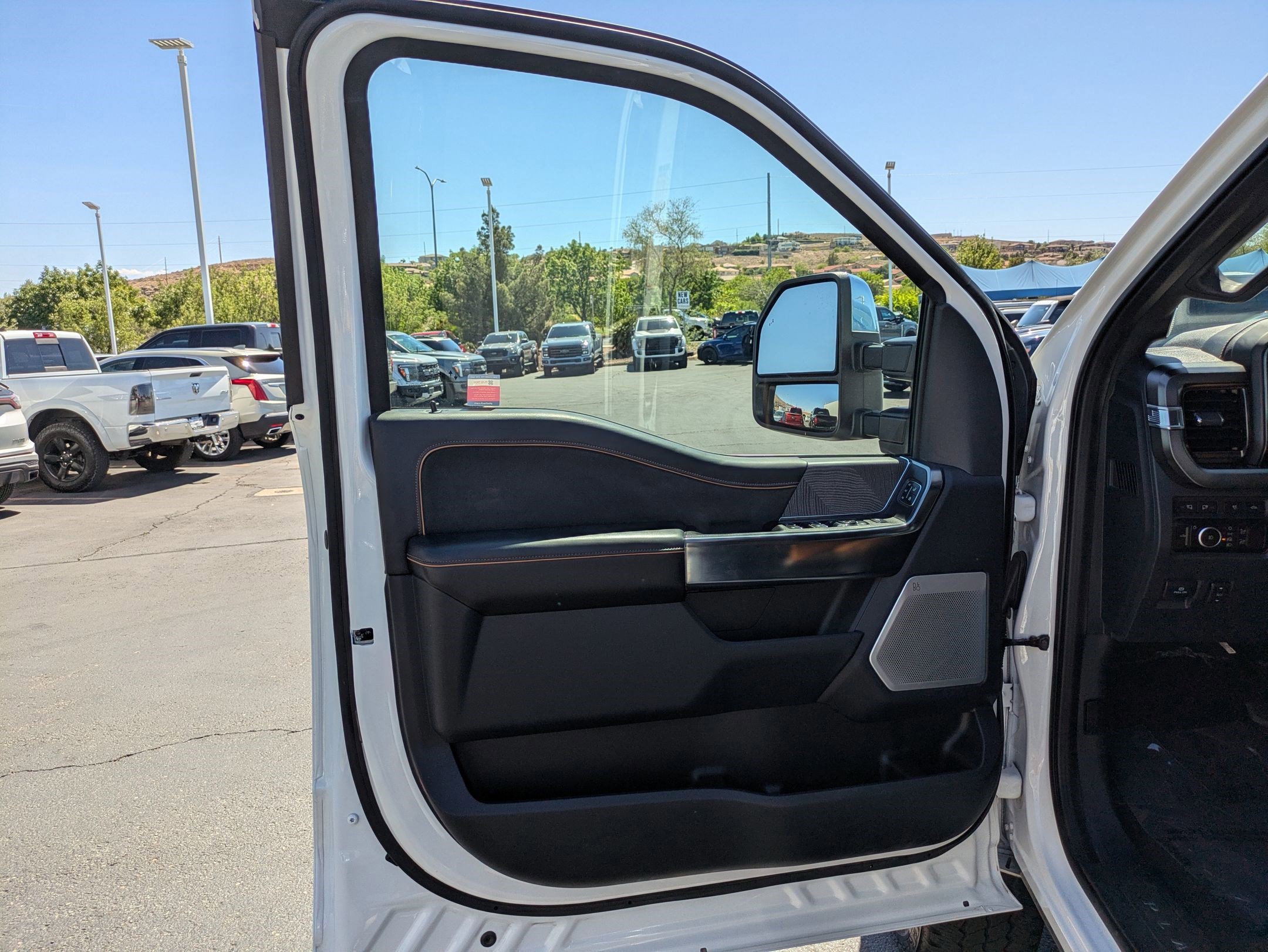 Certified 2023 Ford F250 Platinum w/ FX4 Off-Road Package AWD/4WD image 14