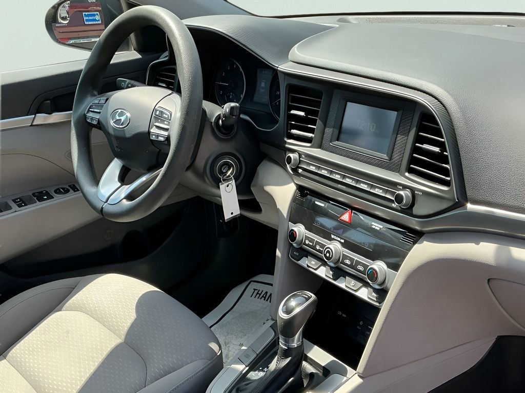 Used 2020 Hyundai Elantra SE image 15