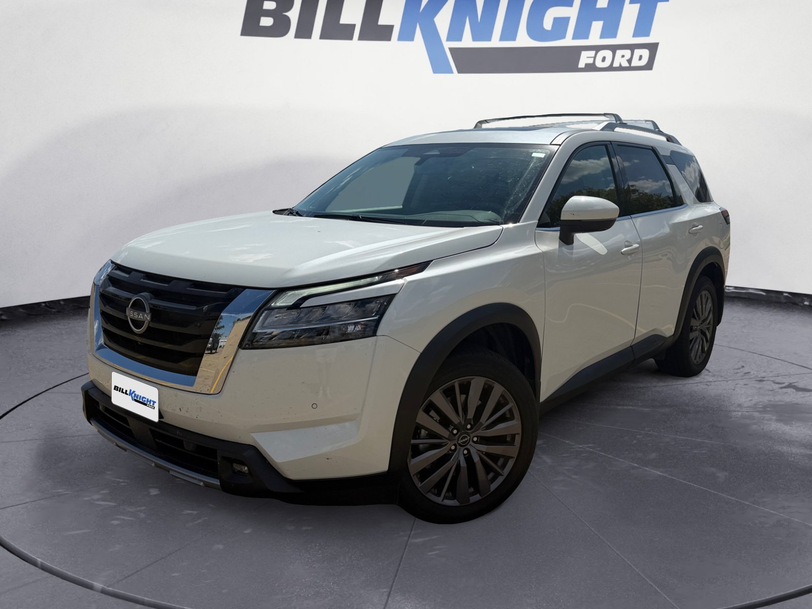 Used 2023 Nissan Pathfinder SL w/ SL Premium Package FWD image 1