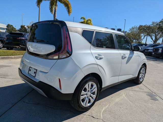 Used 2023 Kia Soul LX image 4