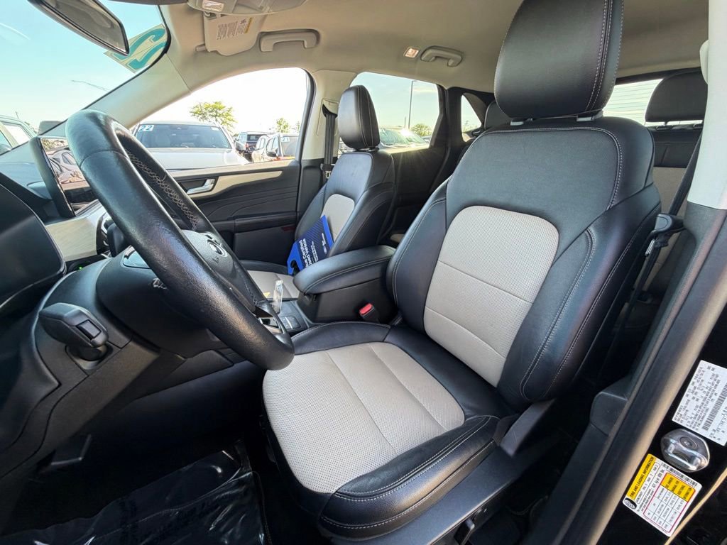 Certified 2022 Ford Escape Titanium w/ Titanium Elite Package AWD/4WD image 15