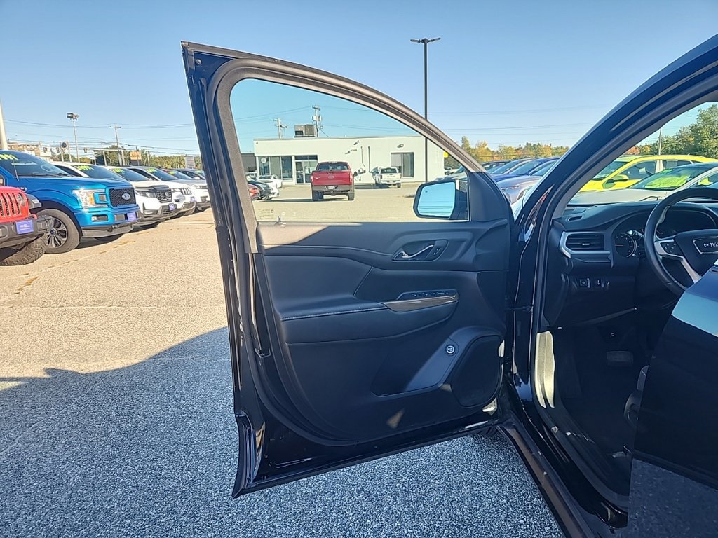 Used 2023 GMC Acadia SLE w/ Driver Convenience Package AWD/4WD image 11