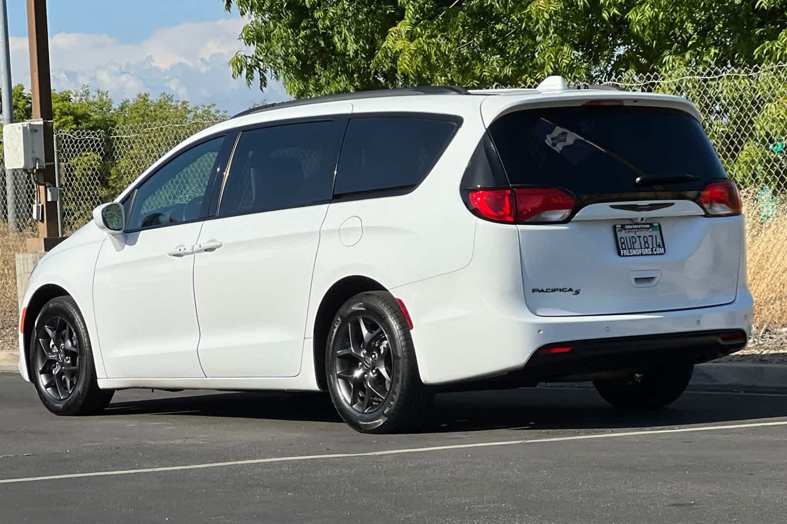 Used 2020 Chrysler Pacifica Touring-L Plus w/ S Appearance Package FWD image 6