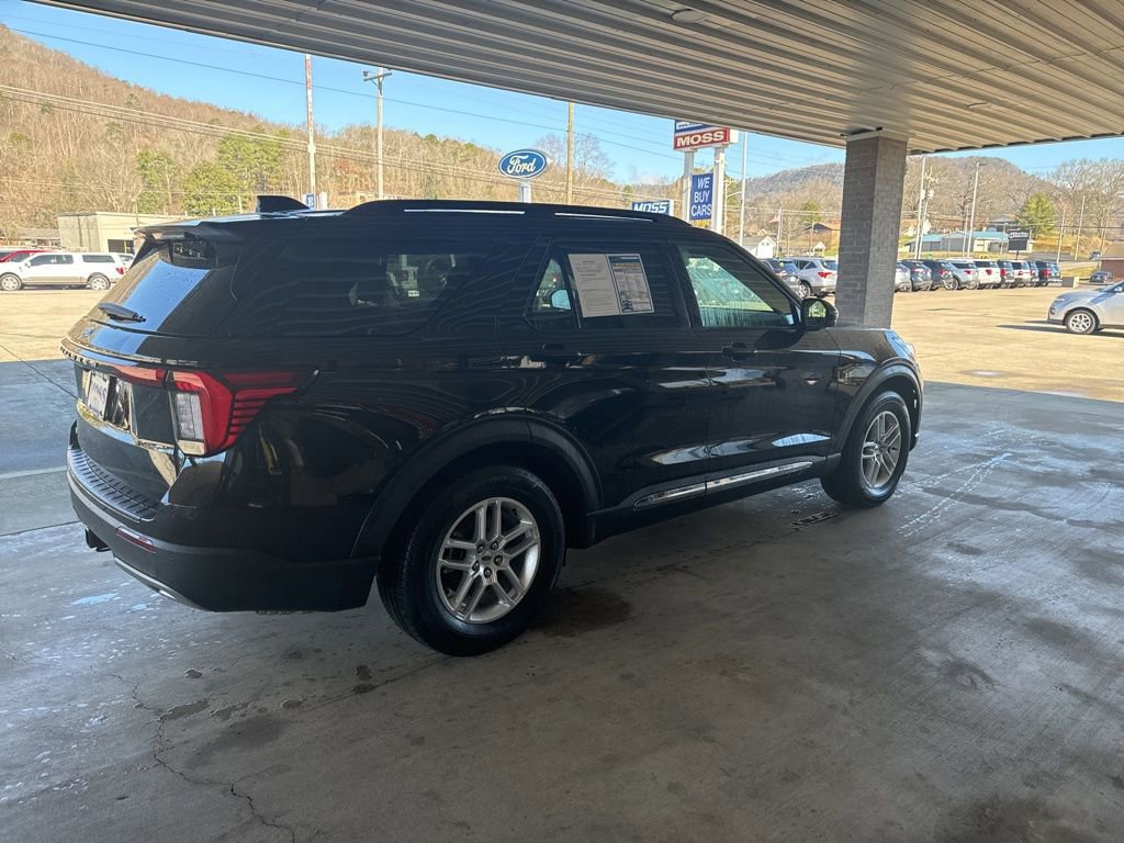 Certified 2025 Ford Explorer Active w/ Active Comfort Package image 5