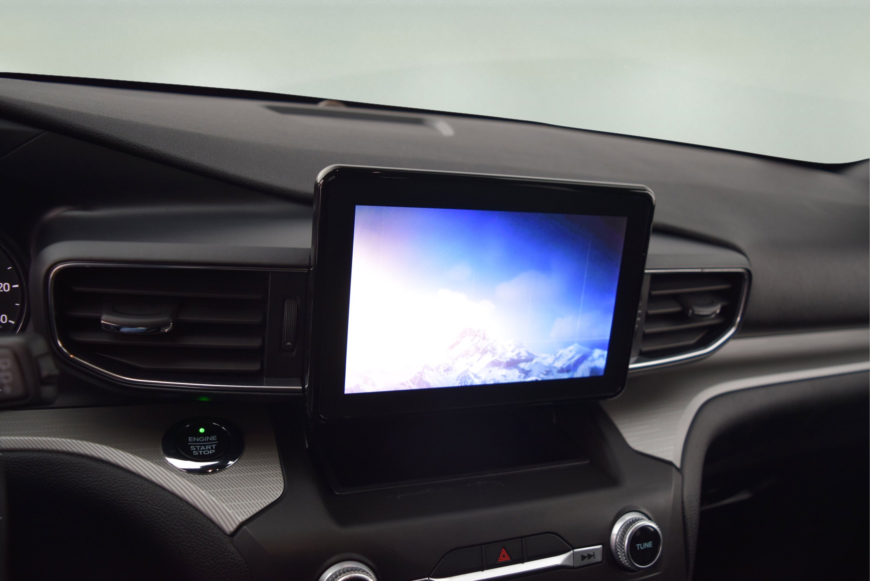 Certified 2020 Ford Explorer XLT w/ Equipment Group 202A image 15