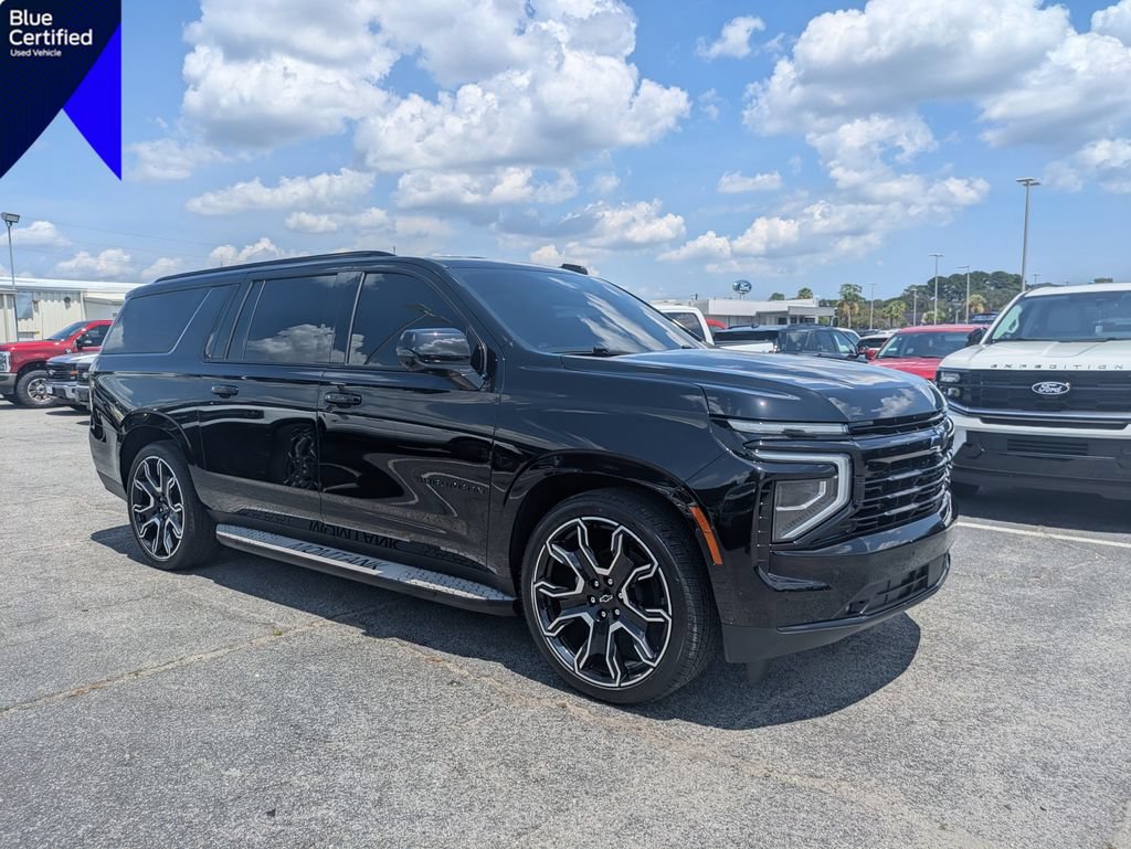 Used 2026 Chevrolet Suburban RST w/ RST Capability Package AWD/4WD image 1
