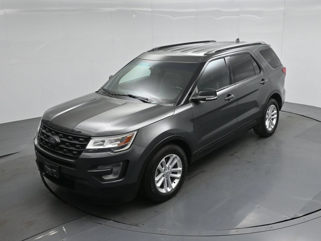 Certified 2017 Ford Explorer XLT w/ Equipment Group 202A FWD image 37