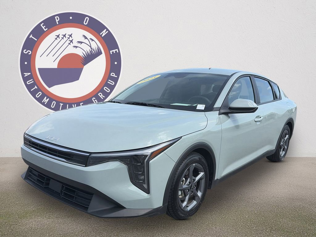 Used 2025 Kia K4 FWD image 2