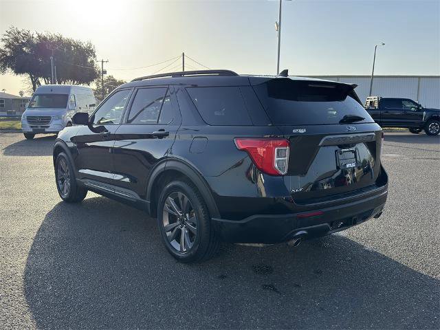 Certified 2022 Ford Explorer XLT w/ Equipment Group 202A image 3