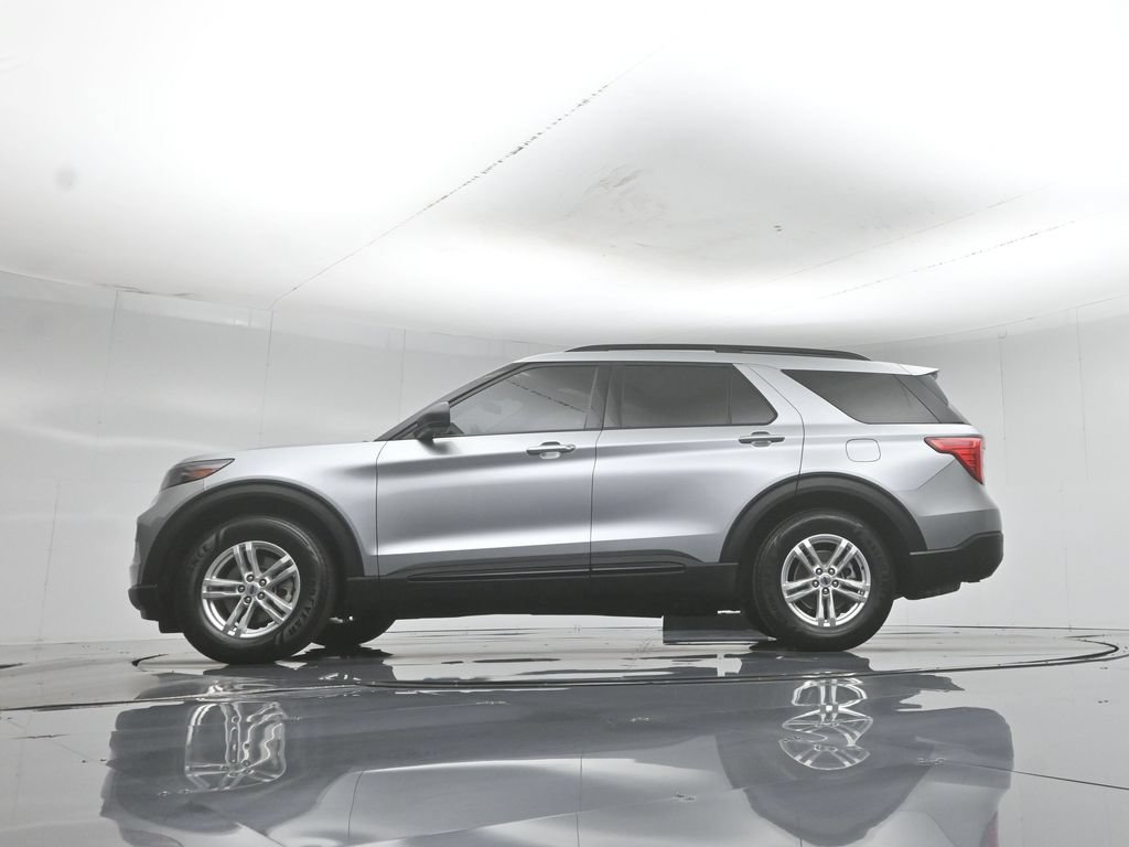 Certified 2023 Ford Explorer XLT RWD image 8